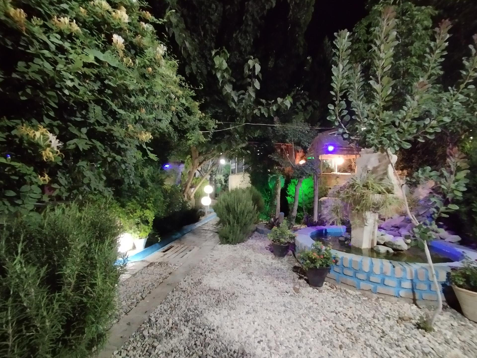 عکس باغ رستوران راوی