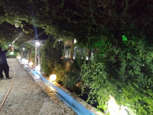 عکس باغ رستوران راوی
