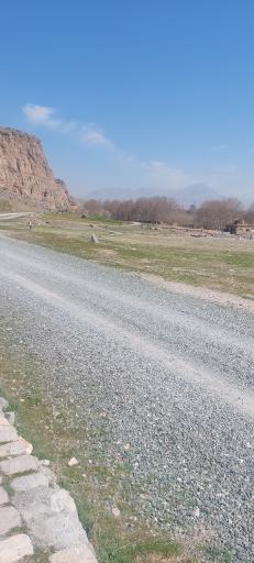 عکس ورودی محوطه تاریخی بیستون