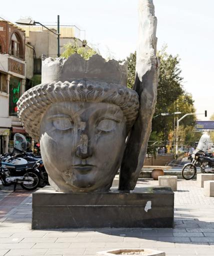 عکس میدان حسن آباد