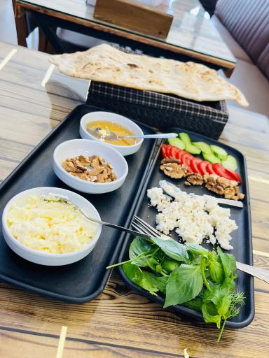 عکس سفره خانه سنتی دورهمی