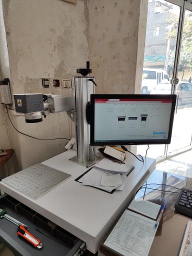 عکس برش و حک لیزر مهان