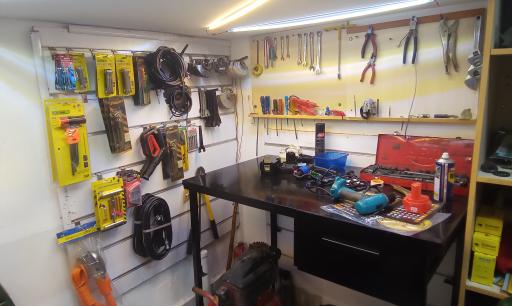 عکس استوک ابزار توکان