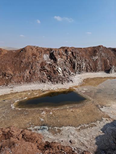 عکس چشمه و دریاچه نمکی گنبد نمکی قم