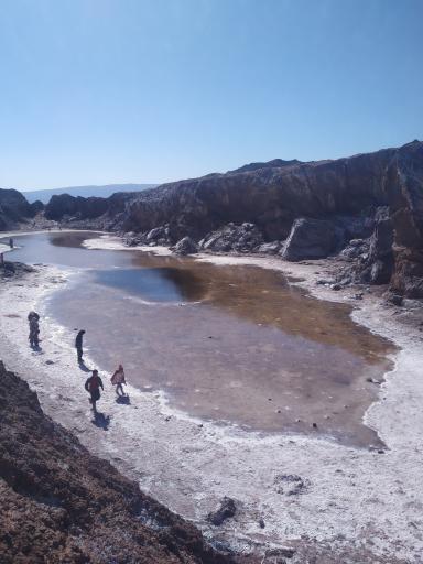 عکس چشمه و دریاچه نمکی گنبد نمکی قم