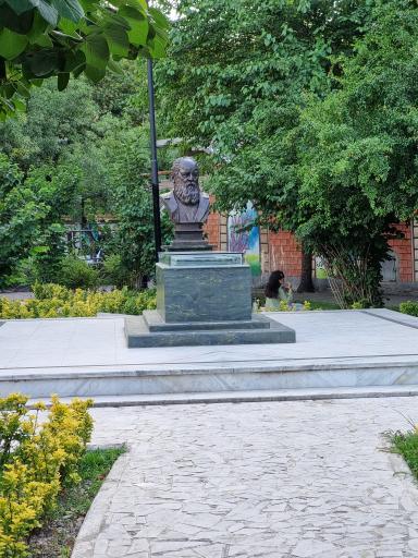 عکس آرامگاه هوشنگ ابتهاج (سایه)