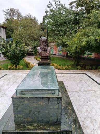 عکس آرامگاه هوشنگ ابتهاج (سایه)