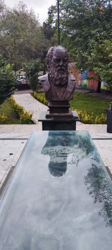 عکس آرامگاه هوشنگ ابتهاج (سایه)