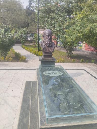 عکس آرامگاه هوشنگ ابتهاج (سایه)