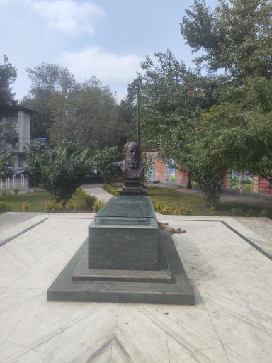 عکس آرامگاه هوشنگ ابتهاج (سایه)