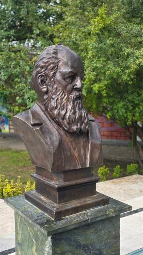 عکس آرامگاه هوشنگ ابتهاج (سایه)