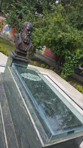 عکس آرامگاه هوشنگ ابتهاج (سایه)