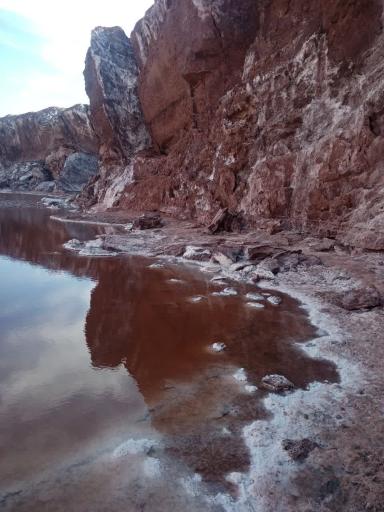 عکس چشمه و دریاچه نمکی گنبد نمکی قم