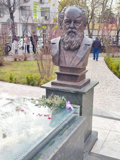 عکس آرامگاه هوشنگ ابتهاج (سایه)