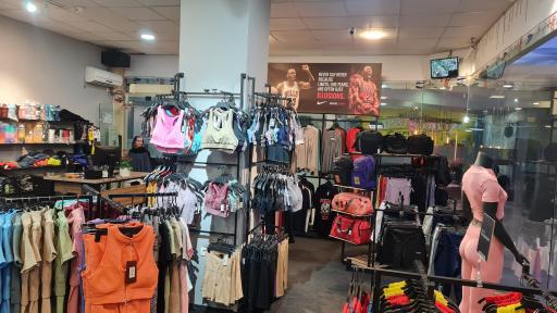 عکس پوشاک ورزشی پویان اسپرت