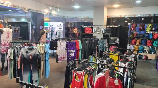 عکس پوشاک ورزشی پویان اسپرت