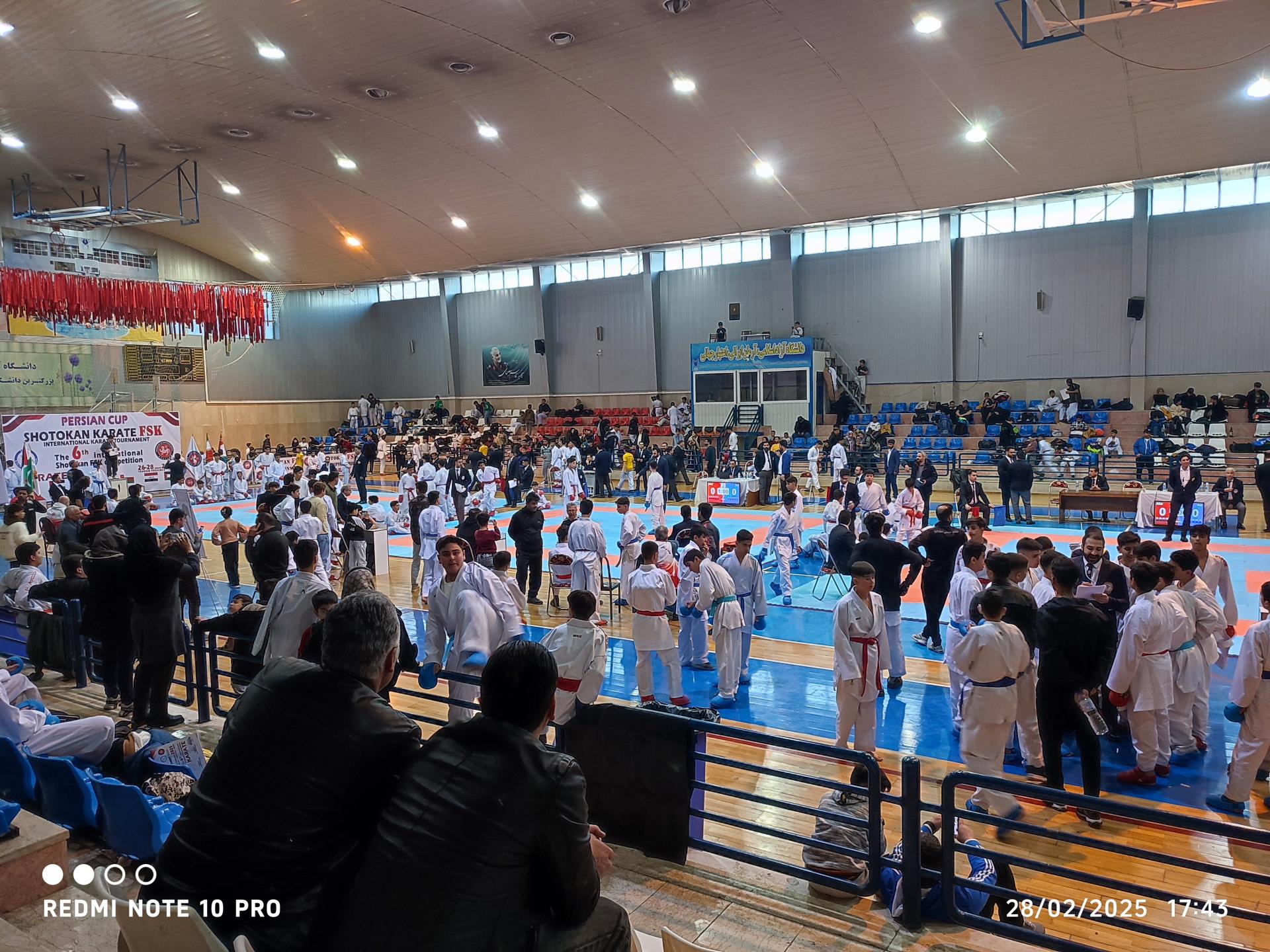 عکس مجموعه ورزشی دانشگاه آزاد تهران شمال حکیمیه