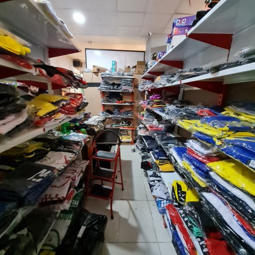 عکس پوشاک ورزشی پویان اسپرت