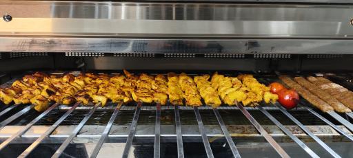 عکس تهیه غذای هلیا