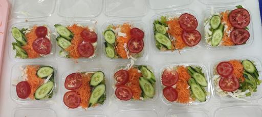 عکس تهیه غذای هلیا