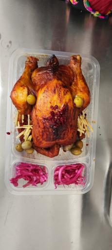 عکس تهیه غذای هلیا