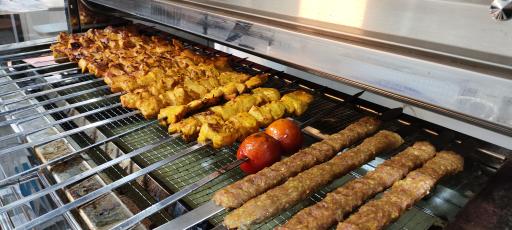 عکس تهیه غذای هلیا