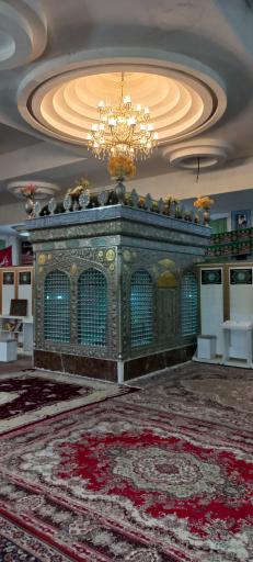 عکس امامزاده 18 تن