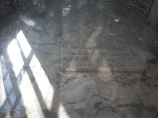 عکس مزار طبیب بزرگ حکیم داوود