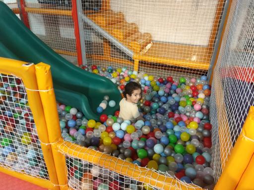 عکس خانه بازی و مرکز نگهداری کودک عموپورنگ