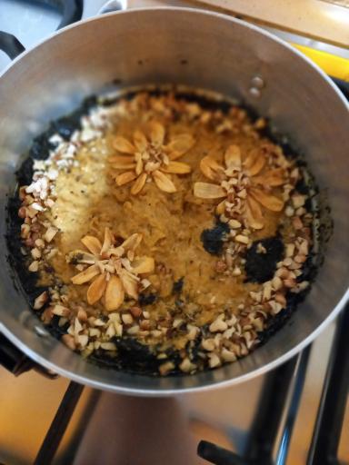 عکس تهیه غذای مبین