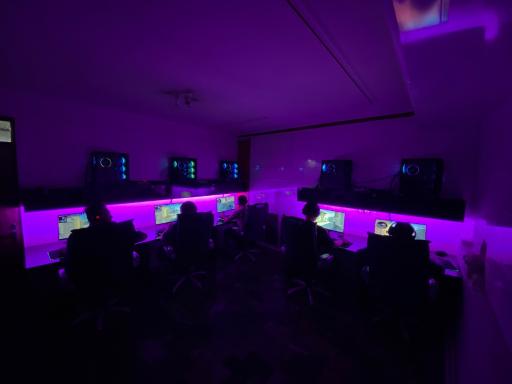 عکس گیم نت ققنوس