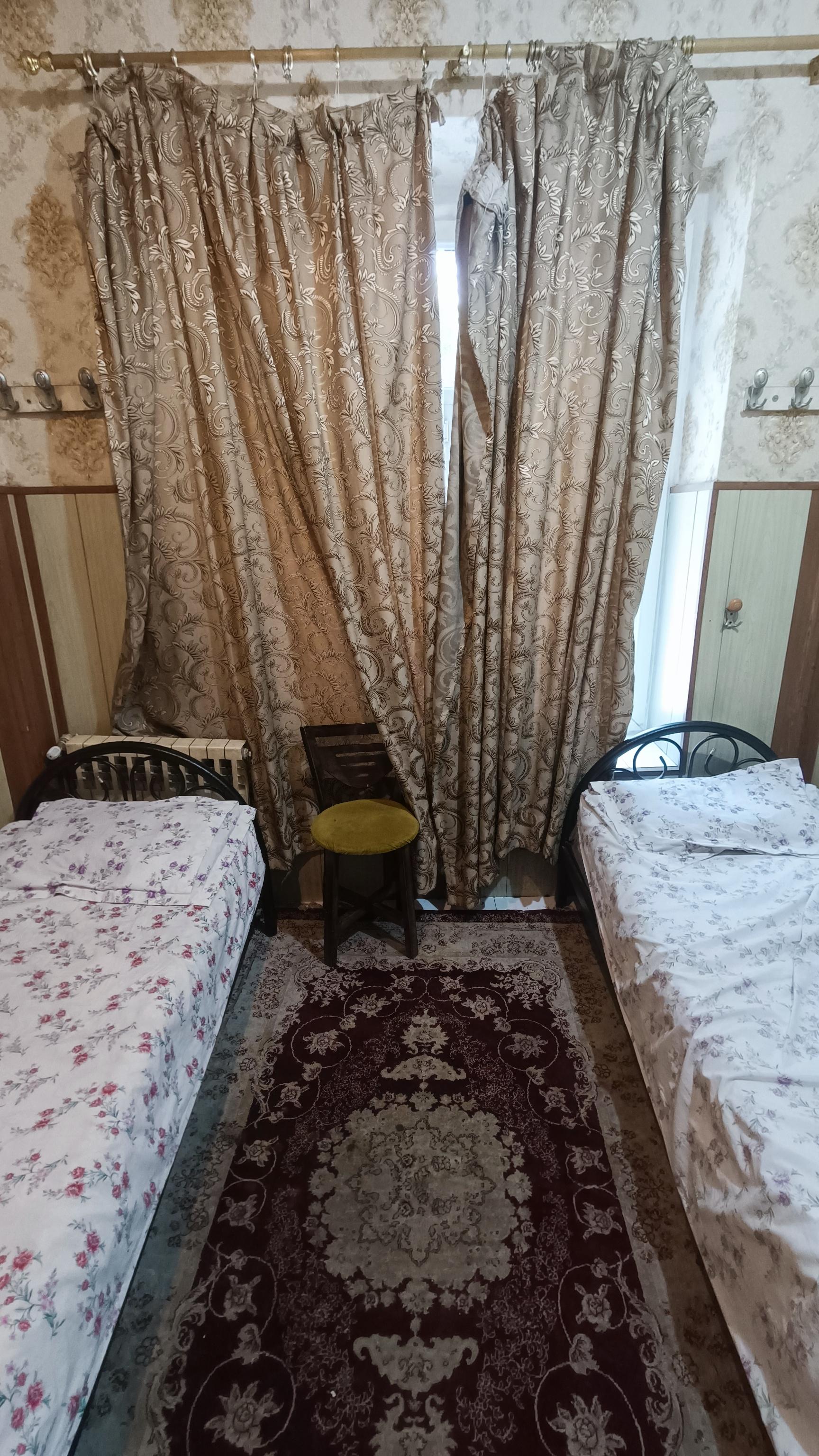 عکس مهمانپذیر حافظ
