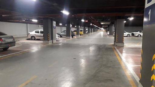عکس پارکینگ طبقاتی آزادی