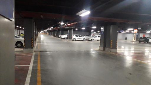 عکس پارکینگ طبقاتی آزادی