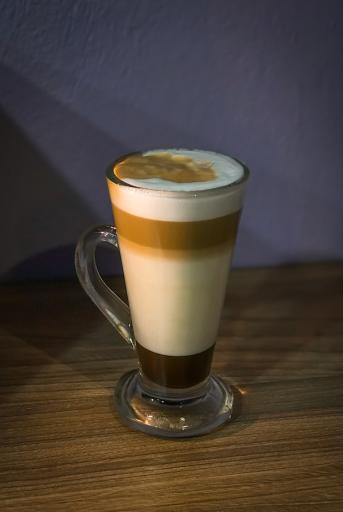 عکس کافه قنادی ماهلین 