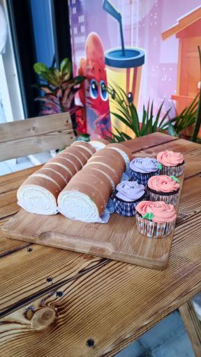 عکس کافه قنادی ماهلین 