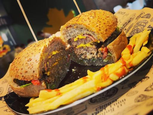 عکس پیتزا دهکده