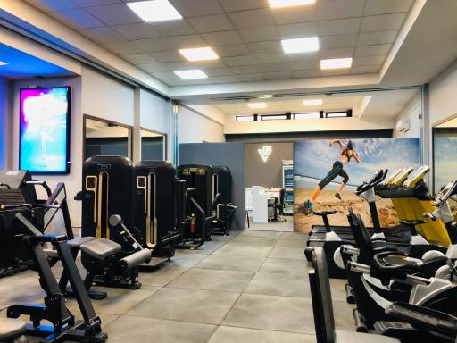 عکس باشگاه فیتنس و بدنسازی بانوان آداک