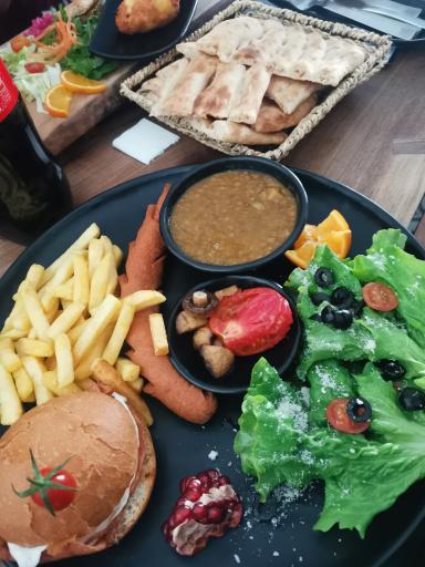 عکس پیتزا دهکده