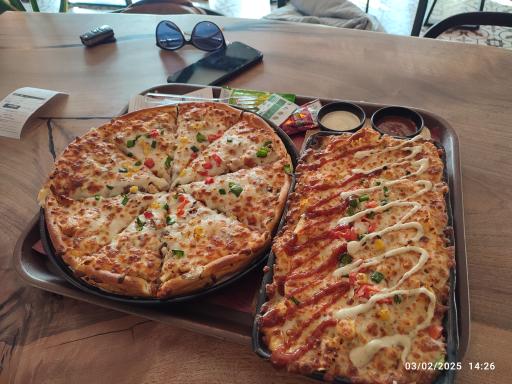 عکس پیتزا دهکده