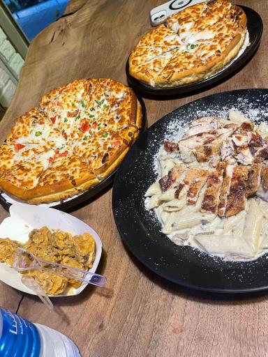 عکس پیتزا دهکده