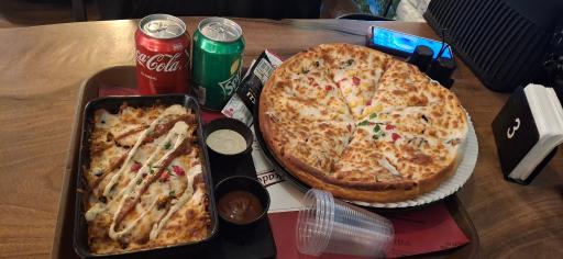 عکس پیتزا دهکده