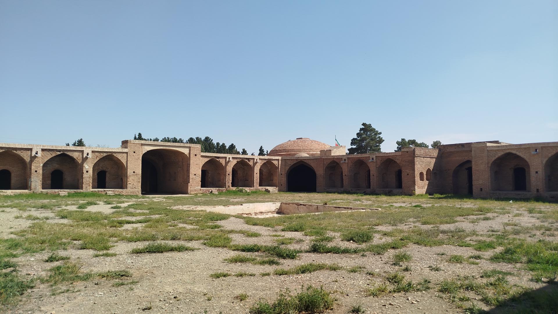 عکس قلعه تاریخی ینگی امام