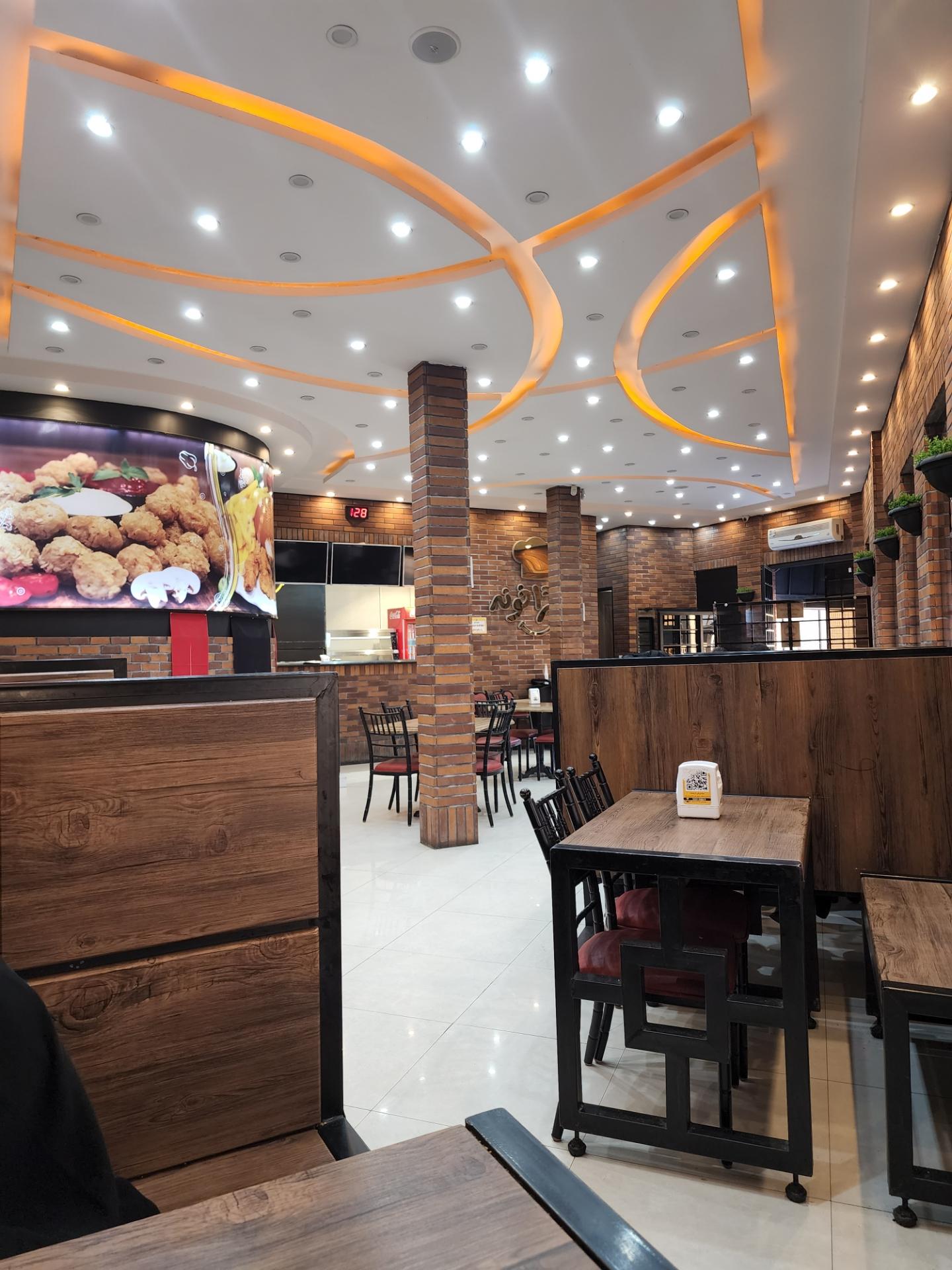 عکس پیتزا خونه شعبه 4 (شاهد) شعبه استاد یوسفی