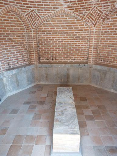 عکس آرامگاه آلاقا عبدالغنی العاملی