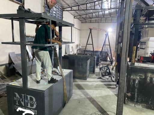 عکس گاوصندوق آسانسوری وزیرویترینی نوین باکس