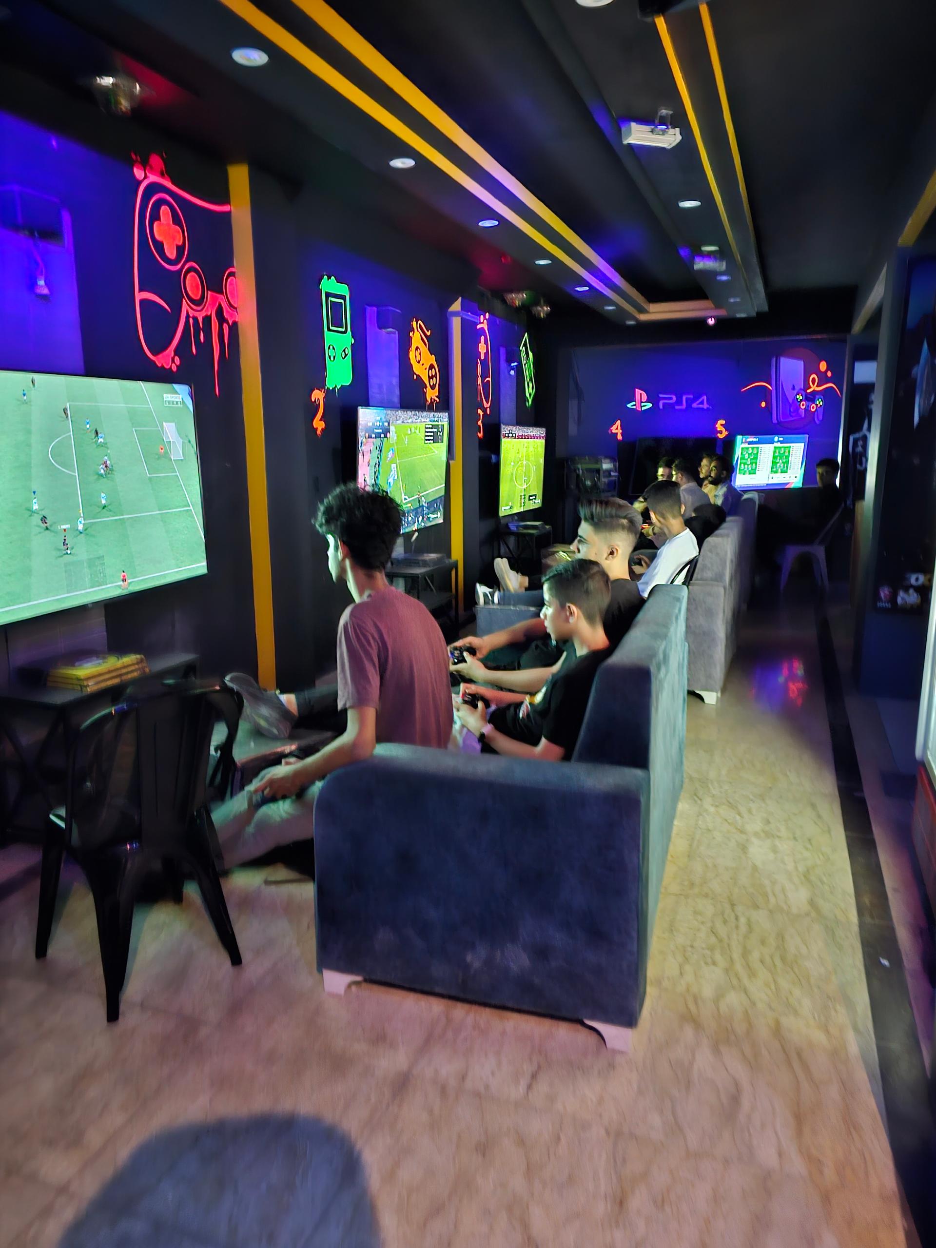 عکس مجتمع تفریحی اکسین گیم 