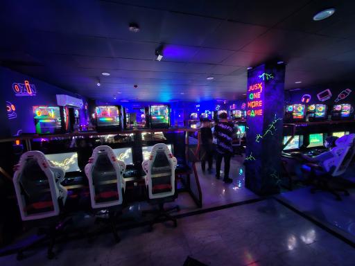 عکس مجتمع تفریحی اکسین گیم 