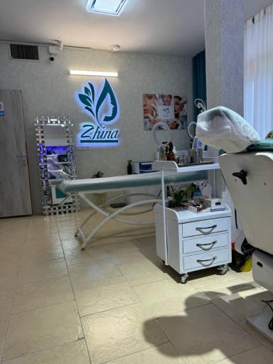 عکس کلینیک پوست مو و لاغری دکتر طارقلی