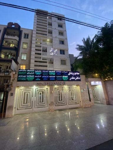 عکس دکتر مهدی سیاح برگرد